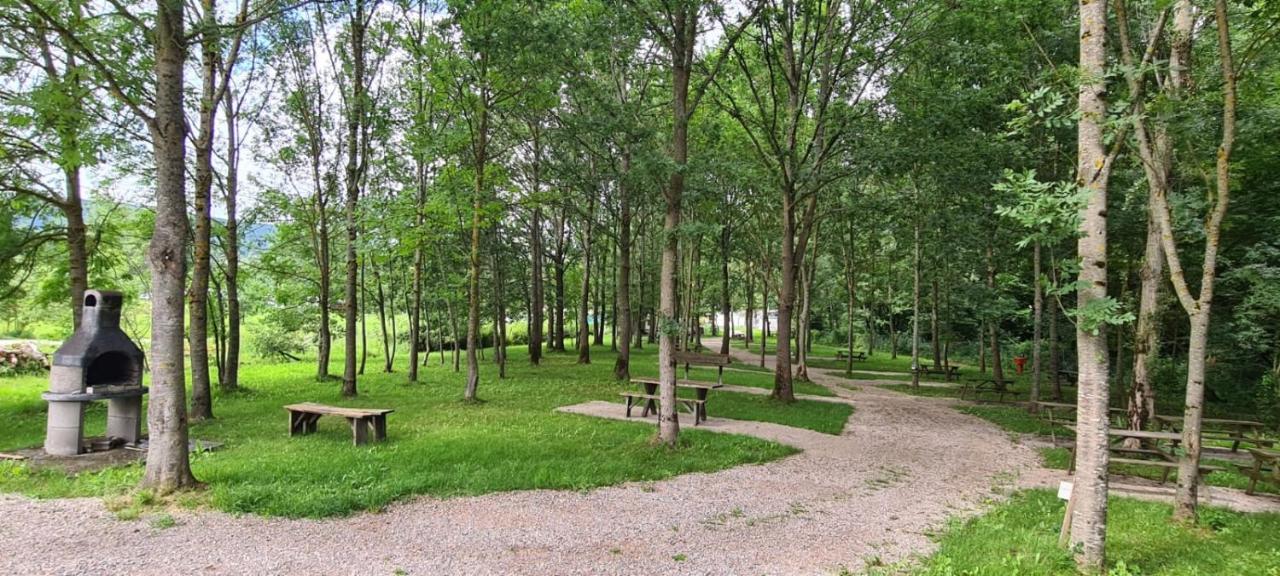 Camping Le Pré Cathare Lavelanet Exterior foto
