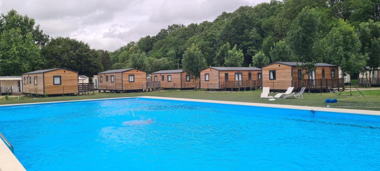 Camping Le Pré Cathare Lavelanet Exterior foto