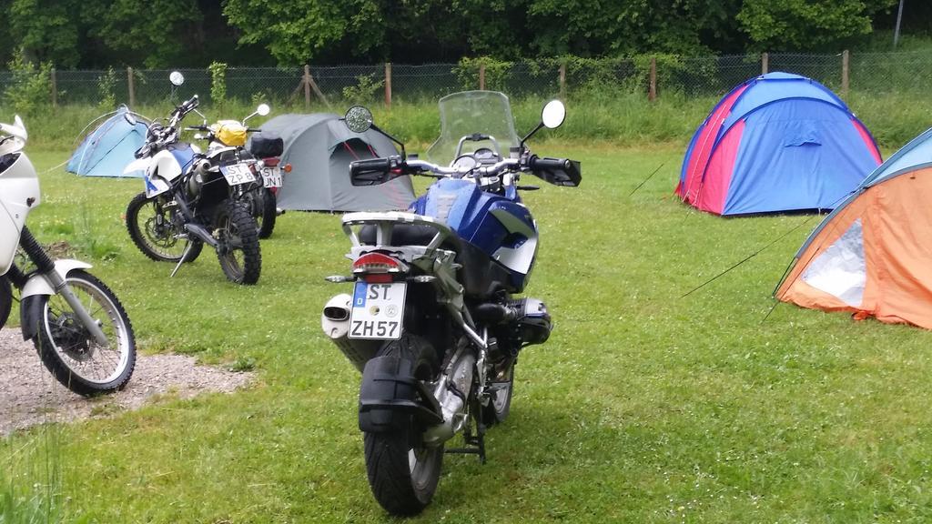 Camping Le Pré Cathare Lavelanet Exterior foto